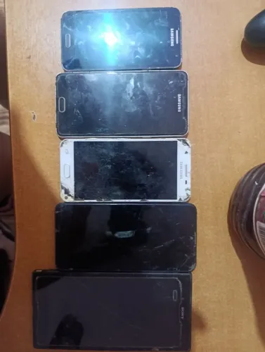 Vendo celulares pra uso de peças e sucatas