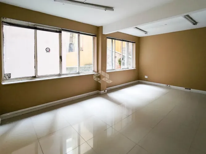 Sala comercial, banheiro, 40 m², rua dos Andradas, Centro Histórico - Porto Alegre