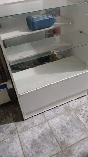 VENDE SE BALCAO CAIXA