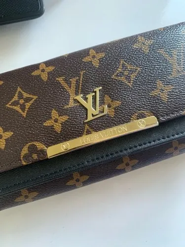 Carteira LV LOUIS VUITTON SARAH 