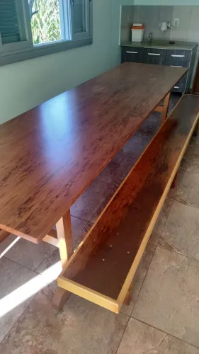 Mesa de churrasco em Cedrinho. 