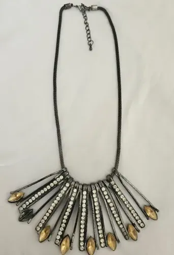 Colar <br>Tamanho médio <br>$ 35,00