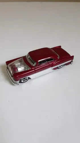 Carrinho Hot Wheels Custom 53 Chevy Vermelho e Branco em ótimo estado