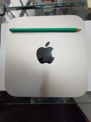Mac mini i7, 16GB RAM, SSD + 1TB de armazenamento. OSX Catalina