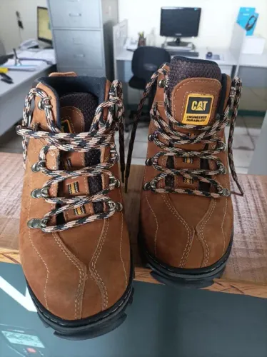 Bota adventure Caterpillar marron n 38