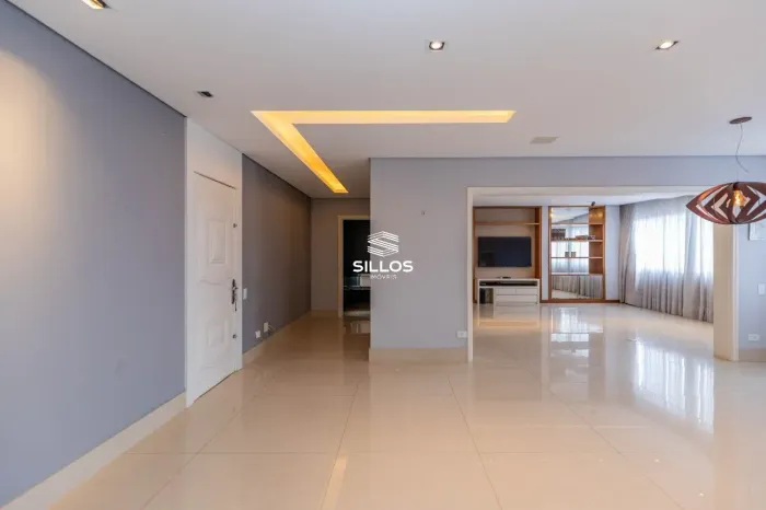 Excelente apartamento, com 2 suítes, à venda no Batel em Curitiba