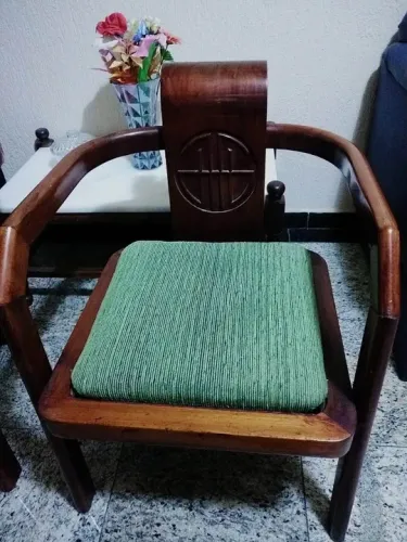 Par de Cadeira Vintage em Madeira Maciça em Bom Estado