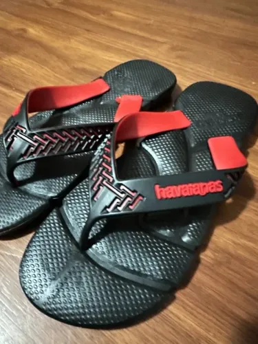 chinelo havaianas 43/44 novo anatomico confortavel duravel preto /vermelho tamanho 43/44
