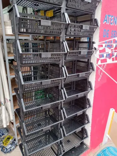 Cestos organizadores empilháveis 