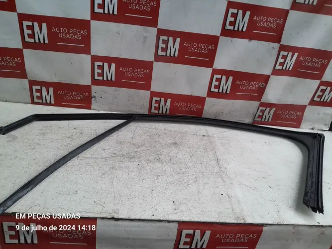 Canaleta do vidro dianteiro direito citroen C4 lounge