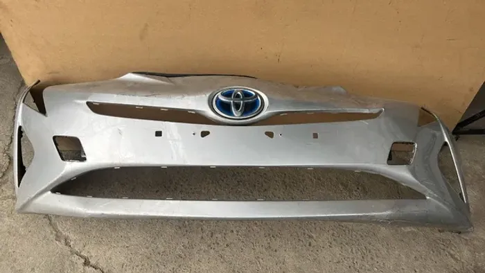 toyota Prius 16/18 Com detalhes .