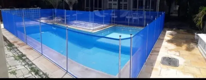 Cerca de piscina
