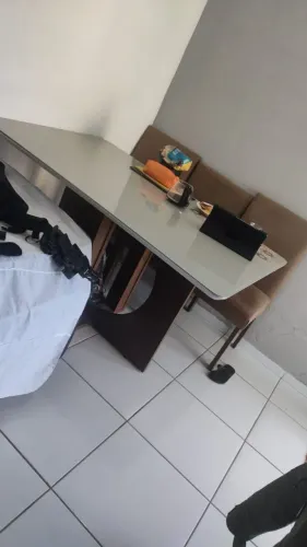 Mesa que cabe 4 cadeiras