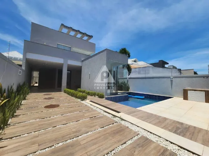 Casa Triplex com Piscina no Condomínio Parc des Palmiers Recreio dos Bandeirantes/RJ