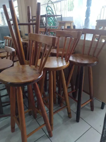 Banqueta altas PEROBA com encosto 