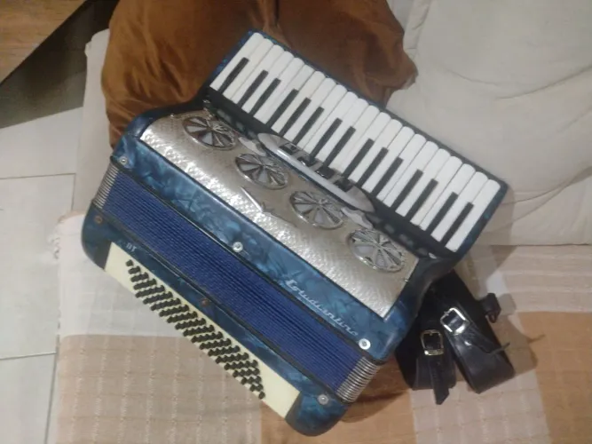 ACORDEON SANFONA UNIVERSAL 80 BAIXOS 