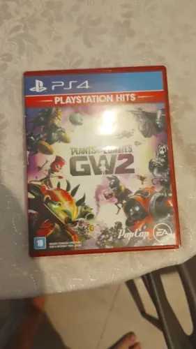 Plants vs. Zombies: Garden Warfare 2 - PS4 - PlayStation Hits +  livro 