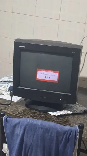 Monitor Compaq. Defeito no cabo parte azul