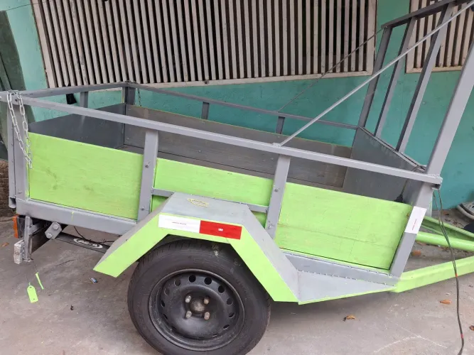 Vendo um reboque, todo novo , pneus novos, NÃO ESTÁ EMPLACADA!!!