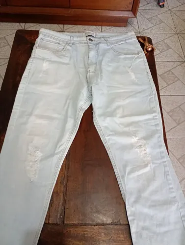 Calça Jeans Clara 46 com Detalhes Rasgados  Jeanswear
