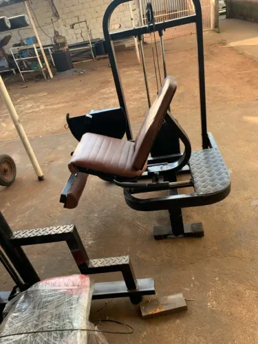Aparelho de Leg Press articulado