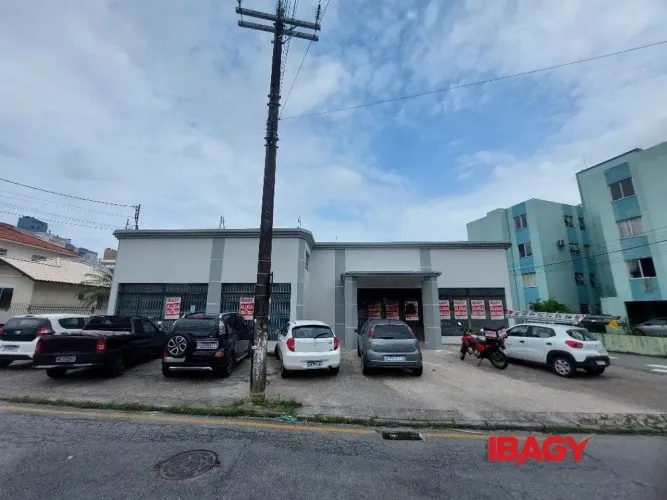 Oportunidade! Loja em Praia Comprida - São José