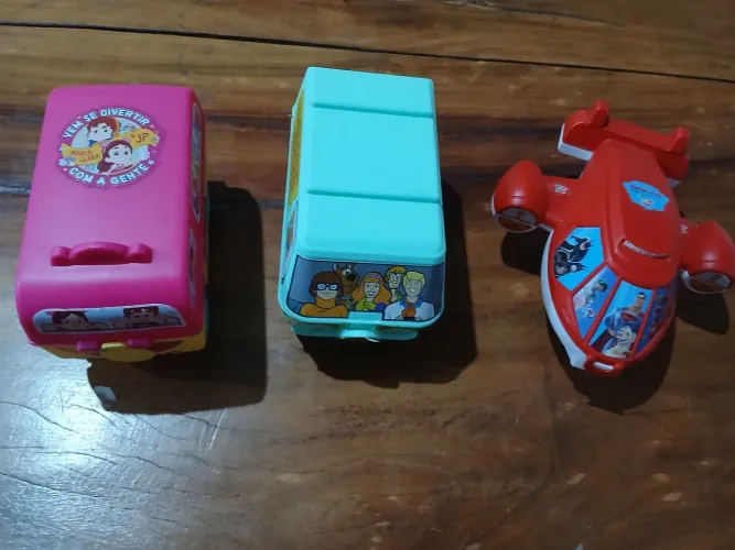 Lote brinquedos scooby doo, aviões e princesa