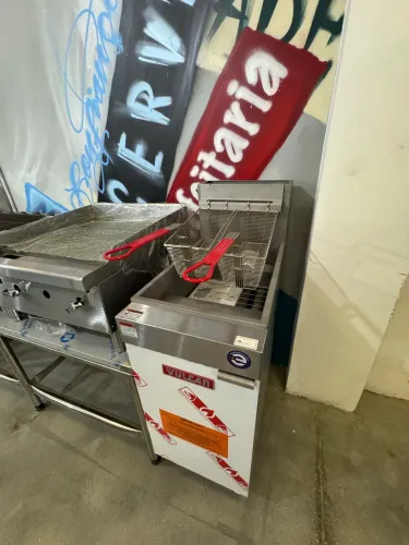 Fritadeira a gás Vulcan LG 400 capacidade 28 litros de óleo Nova 