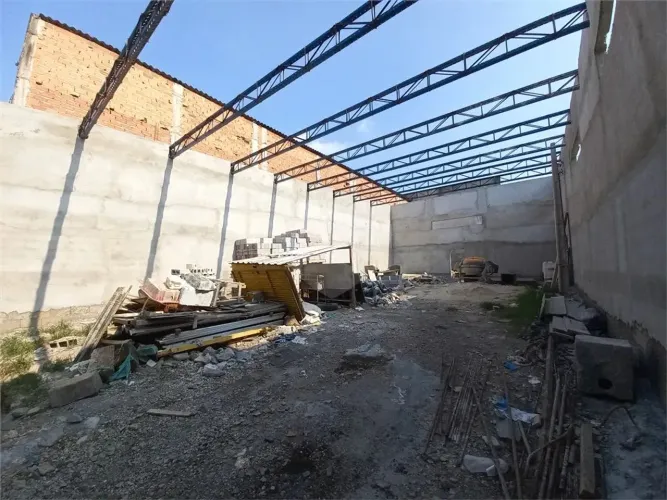 Galpão à venda em Jardim Nadir - SP