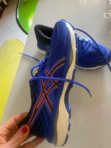 Tênis ASICS novo