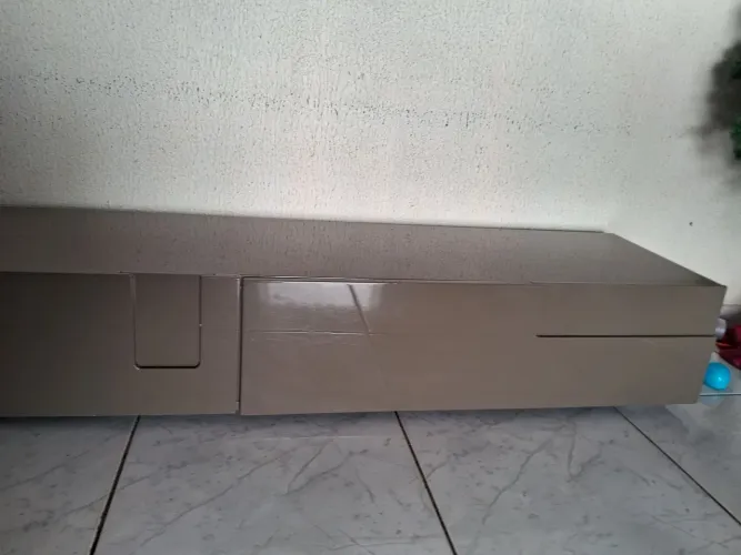 Rack de parede laqueado  