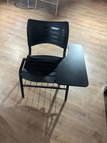 Cadeira de Escritório Preta com Apoio para Braço