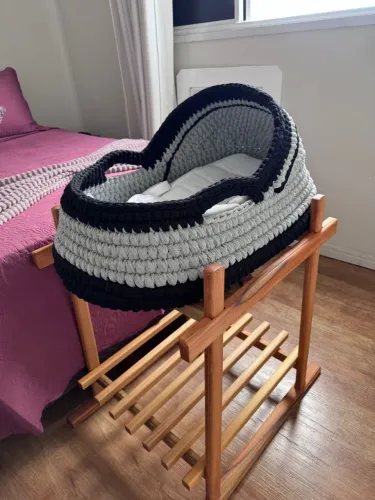 Berço Moisés de crochê com suporte