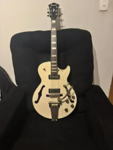 Guitarra Ibanez Semi-Acústica AGR73T