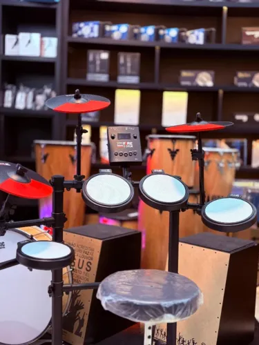 Kit Bateria Eletrônica com Banco e Baquetas Pro Fire Spanking E-drum + Fone Brinde