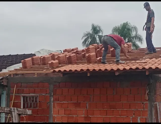 Trabalhamos de pedreiro e carpinteiro 