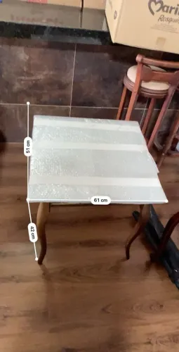 Mesa de canto de vidro