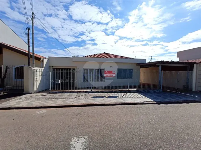 Casa com 2 quartos para locação em Centro - SP