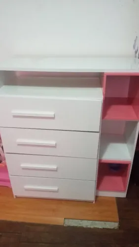 Gaveteiro com nichos branco e rosa