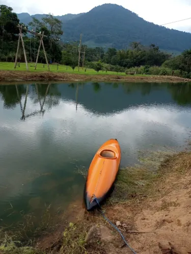 CAIAQUE FECHADO DE FIBRA DE VIDRO ANTIGO ÓTIMO ESTADO