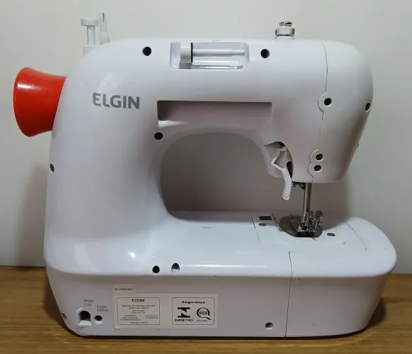 Máquina de Costura Portátil Elgin POP BL-1009 (Para conserto ou retirada de peças)