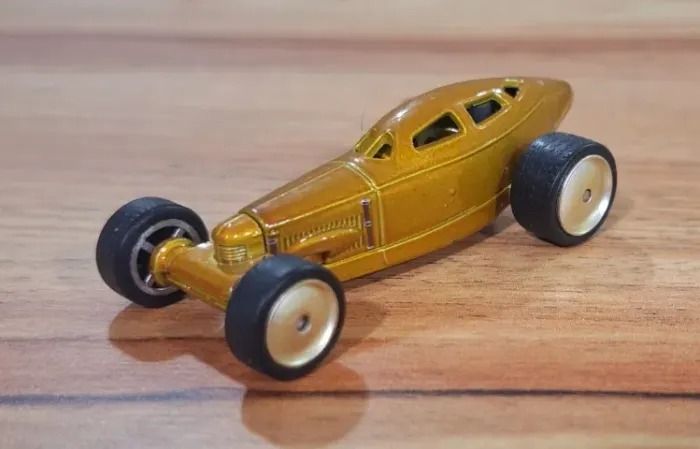 Hot Wheels Golden Submarine - Larry's Garage Series 2010 (Loose)