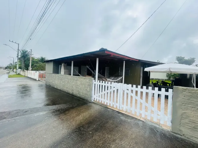Na rua da Praia, Mar Aberto pertinho da  Pinheira, ponta do Papagaio 