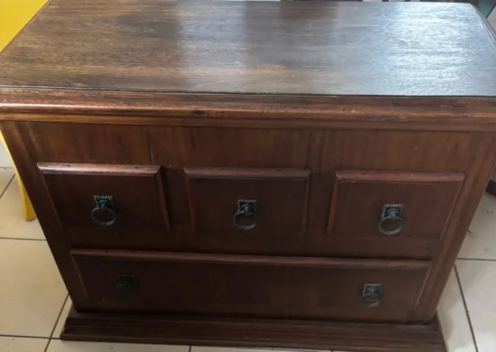 Lindo móvel antigo pode ser usado como rack com 3 gavetas 