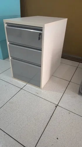 Gaveteiro 3 gavetas sendo uma para pasta suspensa 