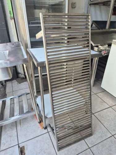 Prateleira vazada em aço inox industrial 