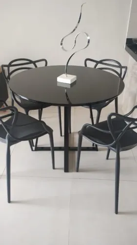 Mesa de jantar redonda ( não acompanha cadeiras)