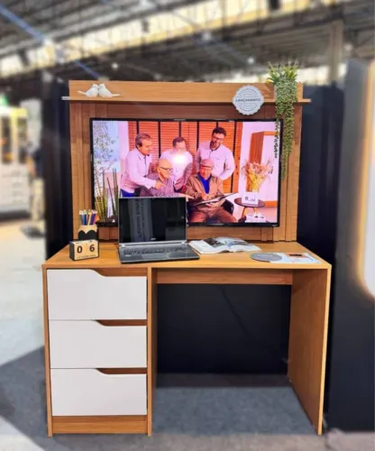 Escrivaninha com TV Integrada - Design Moderno