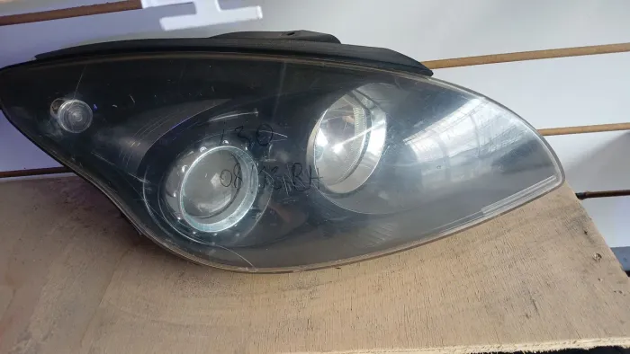 Farol Hyundai I30 máscara negra lado direito 