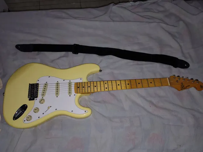 Guitarra SX Stratocaster VIG (Branca) + Case de brinde.